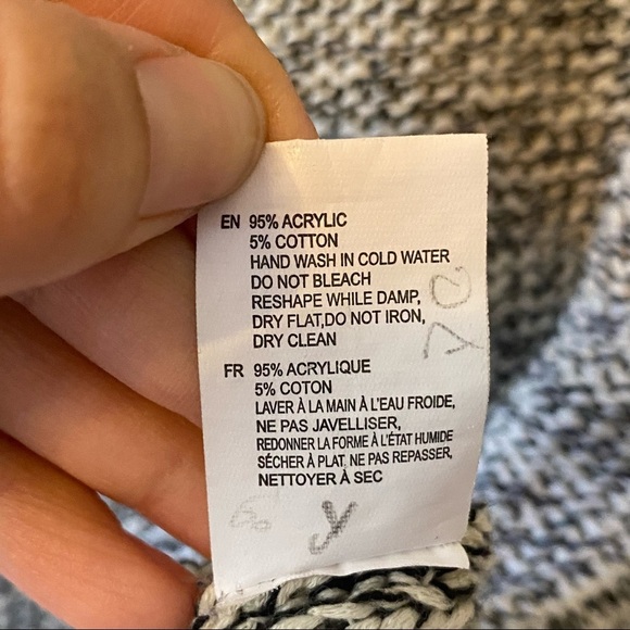 Razzle Dazzle‎ Scoop Neck Pullover Zipper Accent Sweater - Picture 9 of 9